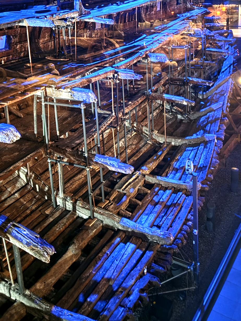 Das Wrack der Mary Rose im Museum in Portsmouth