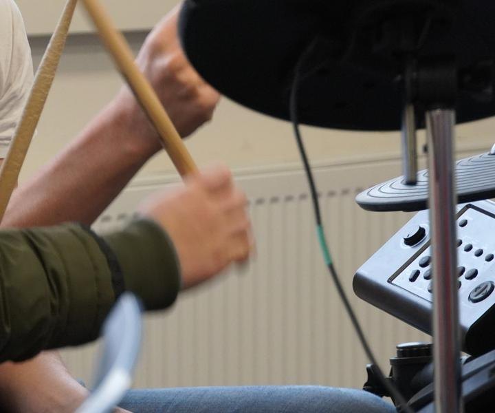 Schlagzeug ausprobieren am E-Drum
